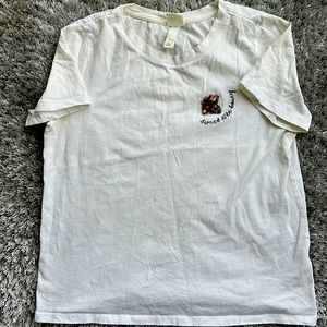 The write T shirt by H&M with cute bee accessory